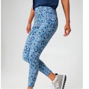 Tuckernuck Hydrangea High Rise Compression Legging
size Medium
